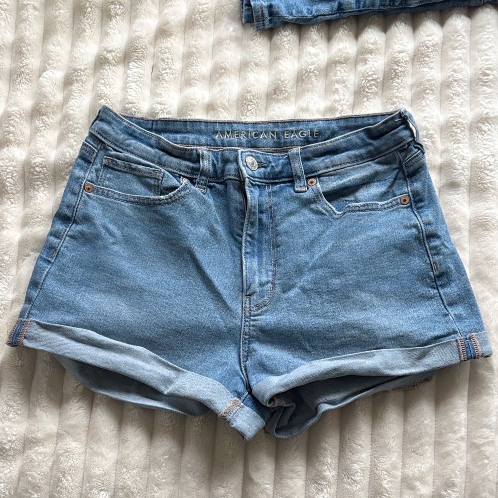 American Eagle Outfitters Light Blue Jean Shorts mom short (style) size 8